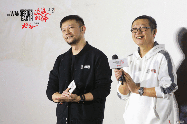 《流浪地球》举办超前点映 刘慈欣含泪“中国科幻终于启航”