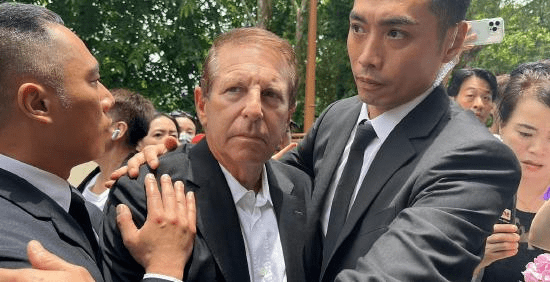 李玟老公首次回应记者提问 称爱CoCo一辈子